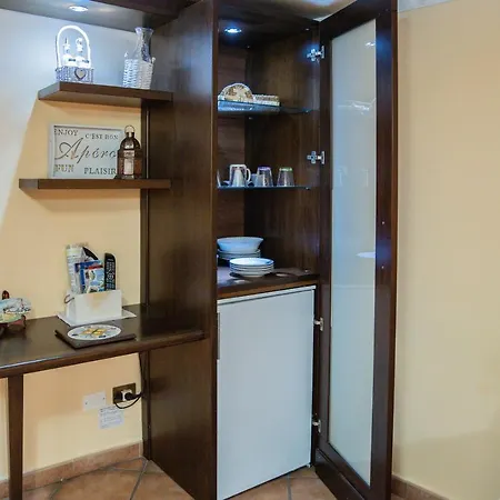 Domus Ugo Apartment *