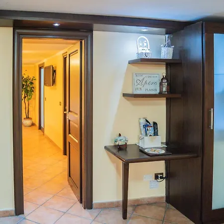 Apartment Domus Ugo Naples