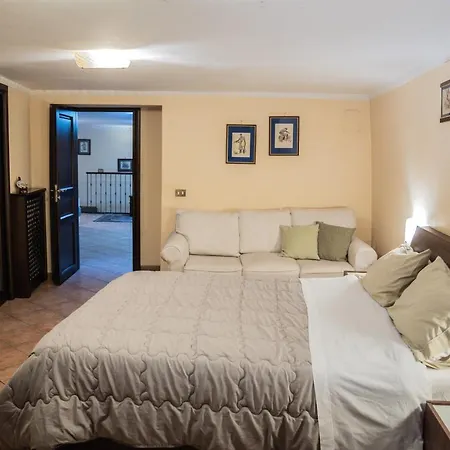 Apartment Domus Ugo Naples