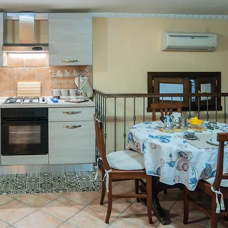 Apartment Domus Ugo Naples