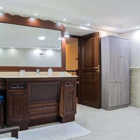 Apartment Domus Ugo Naples