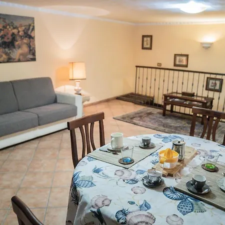 Domus Ugo Apartment Naples
