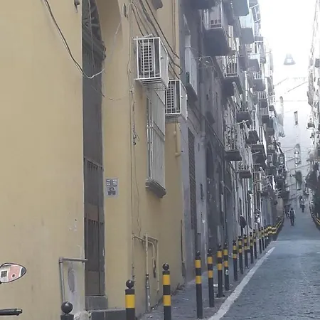A Due Passi Da Dante Deluxe * Naples