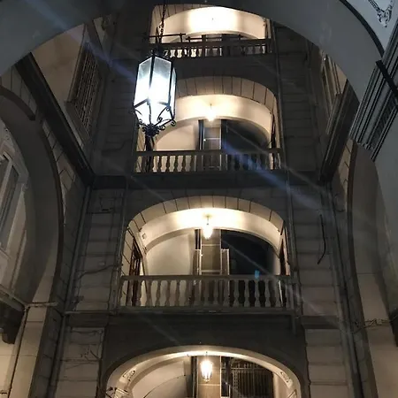 Downtown - E Si Nun Canto Moro Alojamento de Acomodação e Pequeno-almoço *