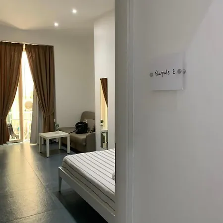 Mascalzone Latino Luxury 2* Neapol