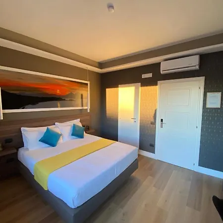 7th Floor 3*