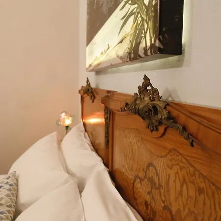 Napolicentrico Bed & Breakfast *