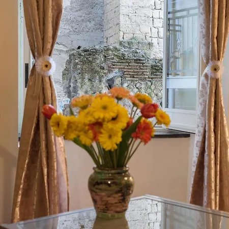 Centro, A Windows On The Monuments Apartment Naples