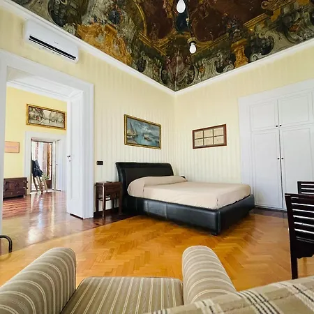 Sul Teatro San Carlo Apartment *