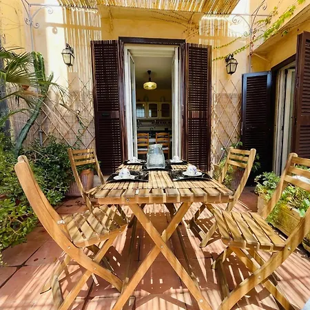 Sul Teatro San Carlo Apartment *