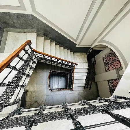 Sul Teatro San Carlo Apartment *