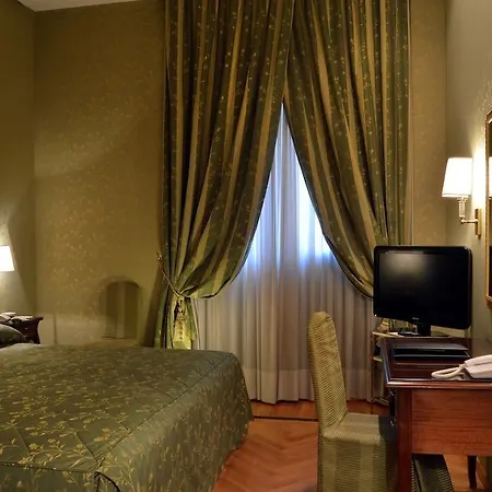 Hotel Grand Vesuvio 5*