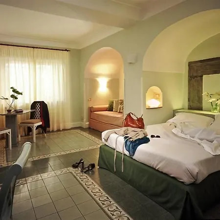 Costantinopoli 104 Hotel 4*