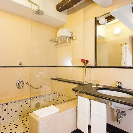 Costantinopoli 104 Hotel 4*