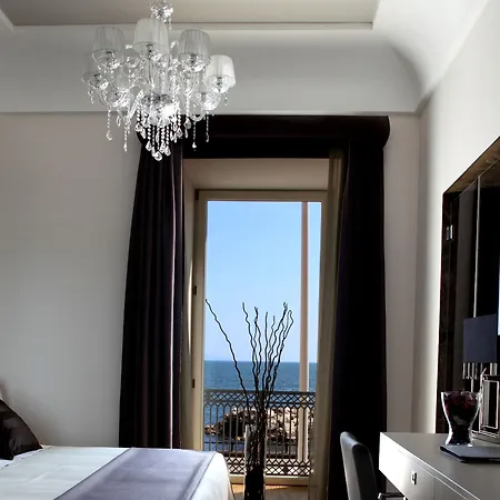 Partenope Relais Hotel 4*