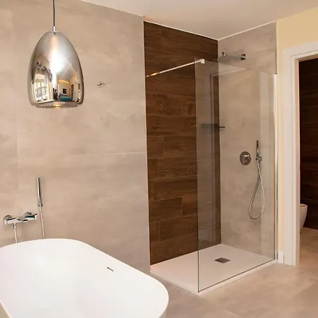 South Hands Luxury