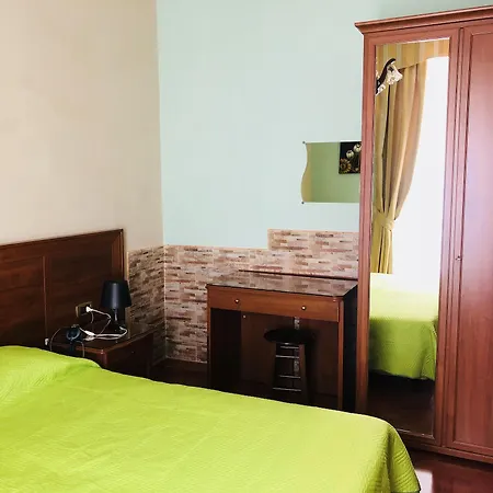 Hotel Iris Hotel *