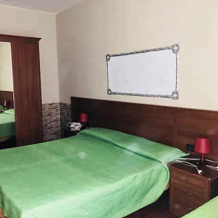 Hotel Iris Hotel *