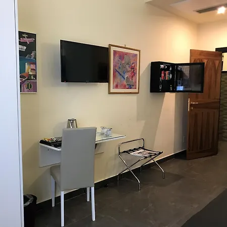Art Piazza Carita' 4*