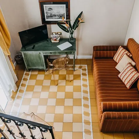 Costantinopoli 104 Hotel Neapol
