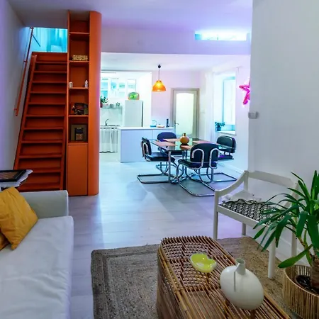 Charming With Balcony In The Historic Center *