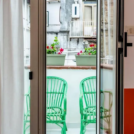 Charming With Balcony In The Historic Center *