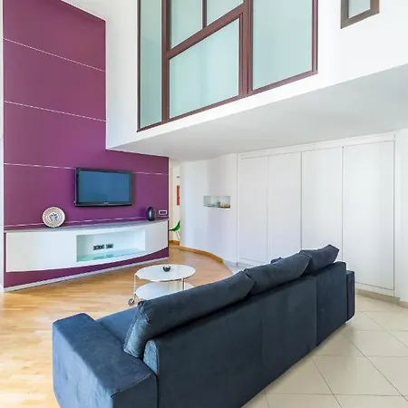 Design & Duplex At National Museum Νάπολη
