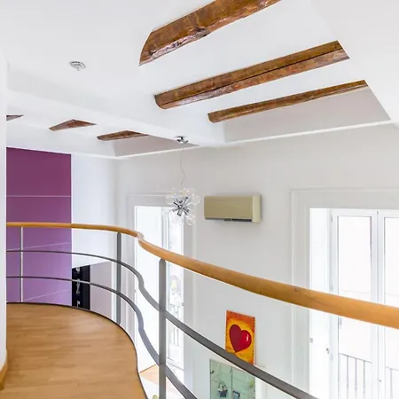 Design & Duplex At National Museum Νάπολη