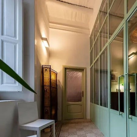 Charming With Balcony In The Historic Center