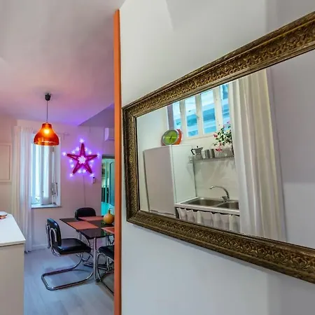Charming With Balcony In The Historic Center *