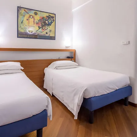 Hotel Western Plaza 4*