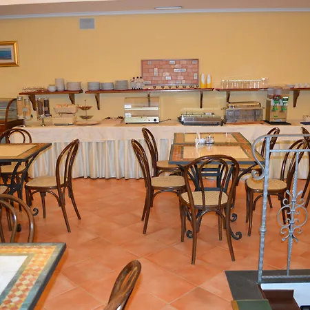 Neapolis מלון