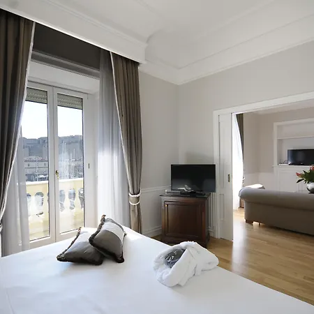 Grand Santa Lucia 4* نابولي