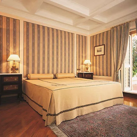 Grand Santa Lucia نابولي