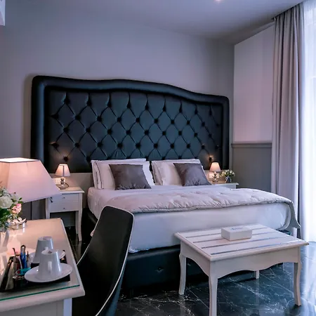 Elisio & 4* Naples