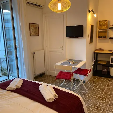Bed & Breakfast In San Domenico Maggiore 3 *