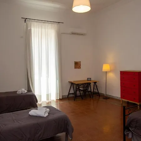 Vecchia - Chiaia Bed & Breakfast Neapol