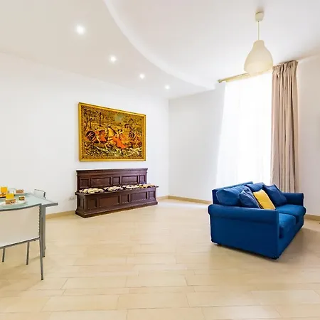 With Balcony In Palazzo Diaz By Wonderful Italy Apartamento *