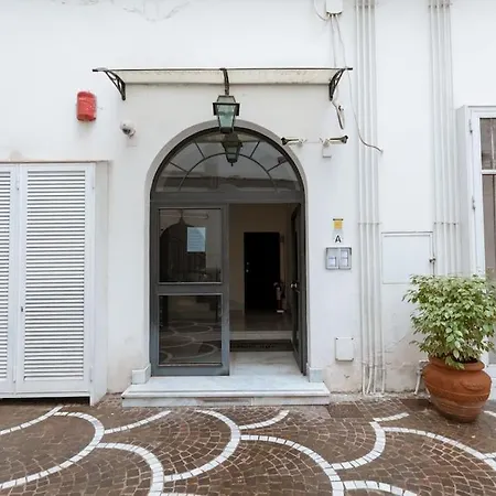 Apartment Le Maison Pochet Duomo Luxury Naples