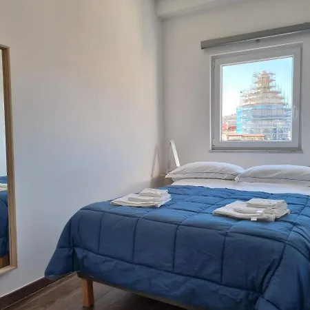 Metro Art Apartment *