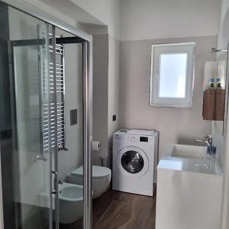 Metro Art Apartment