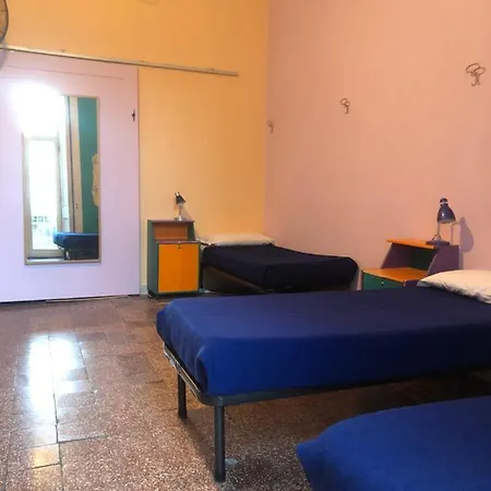 6 Small Hostel