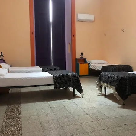 Hostel 6 Small *