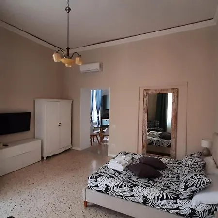 Palazzetto Di Neubourg Apartmán *