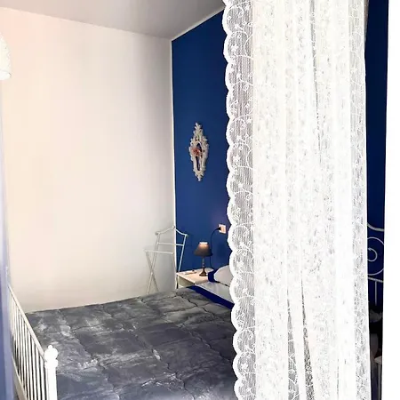 Vico Longo 25 - Ensuit Flat In The Heart Of Naples