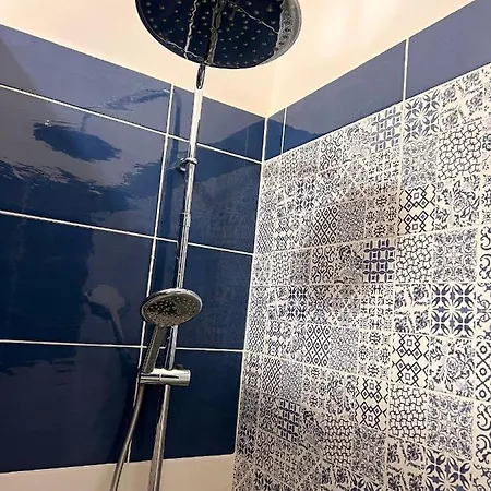 Vico Longo 25 - Ensuit Flat In The Heart Of Naples