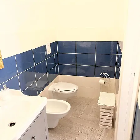 Vico Longo 25 - Ensuit Flat In The Heart Of Naples