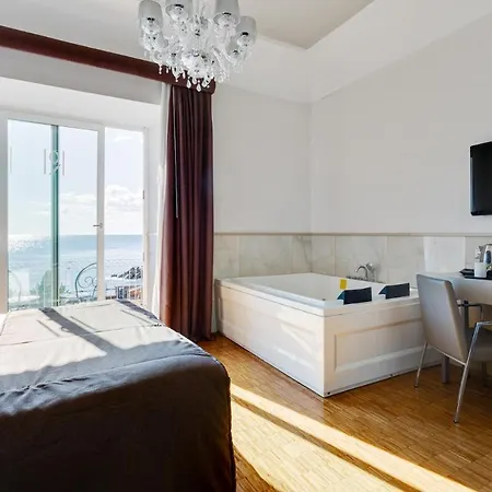 Hotel Partenope Relais 4*