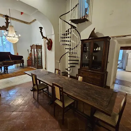The Spanish Palace, Suites, Rooms, & Terraces Bed & Breakfast