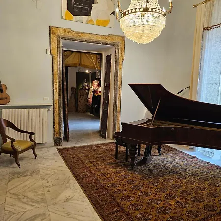 The Spanish Palace, Suites, Rooms, & Terraces 3* Naples